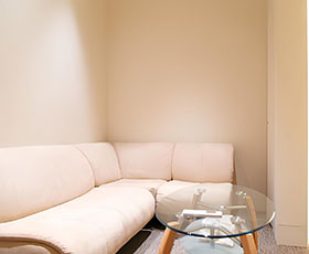 フォレスト歯科 受付・待合室